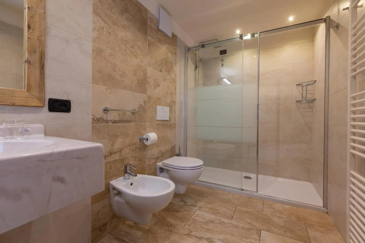 ליביניו La Grolla Rooms & Apartments 0*,