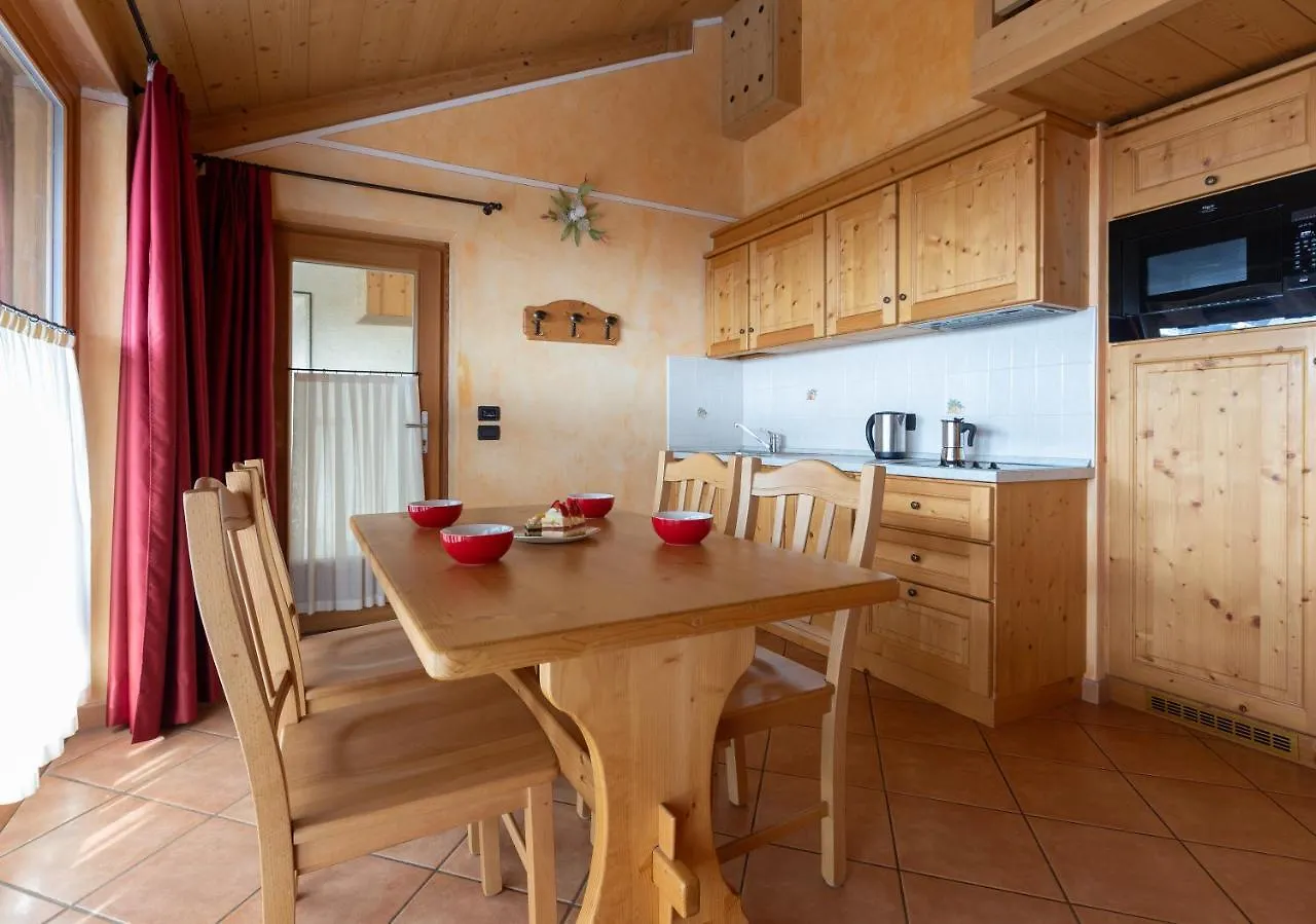 מלון דירות ליביניו La Grolla Rooms & Apartments