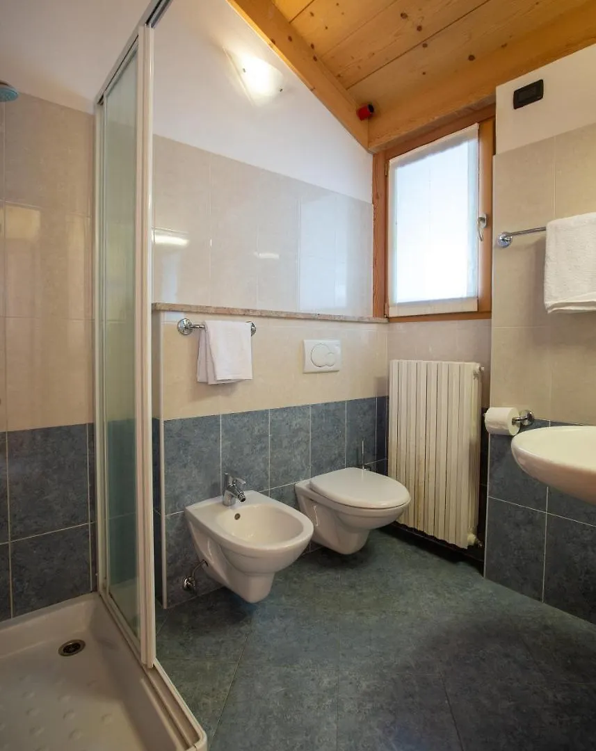 מלון דירות ליביניו La Grolla Rooms & Apartments