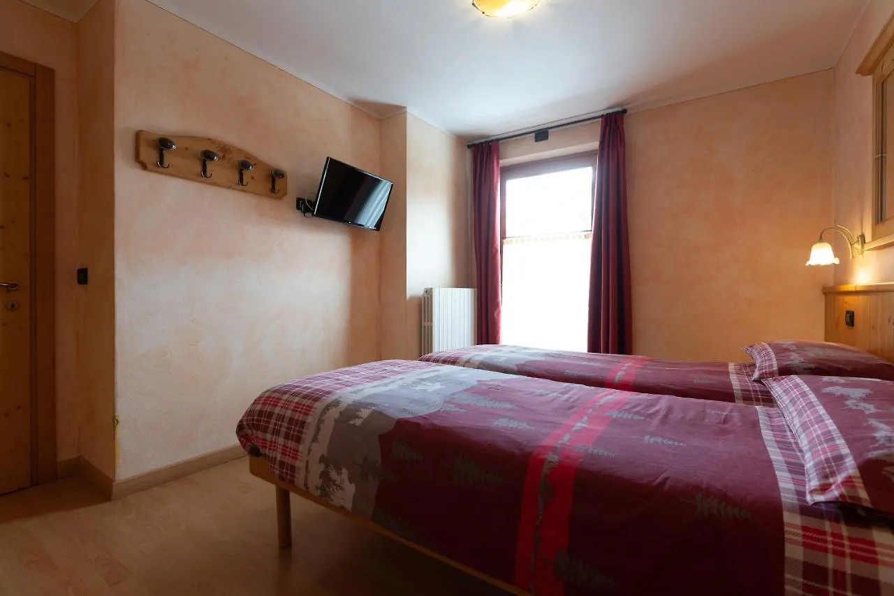 ליביניו La Grolla Rooms & Apartments מלון דירות