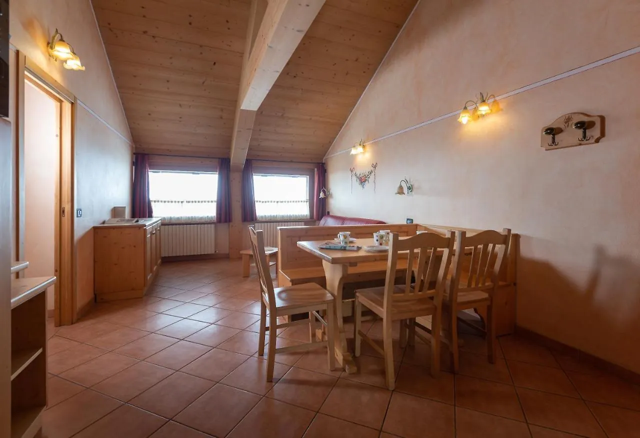 מלון דירות ליביניו La Grolla Rooms & Apartments