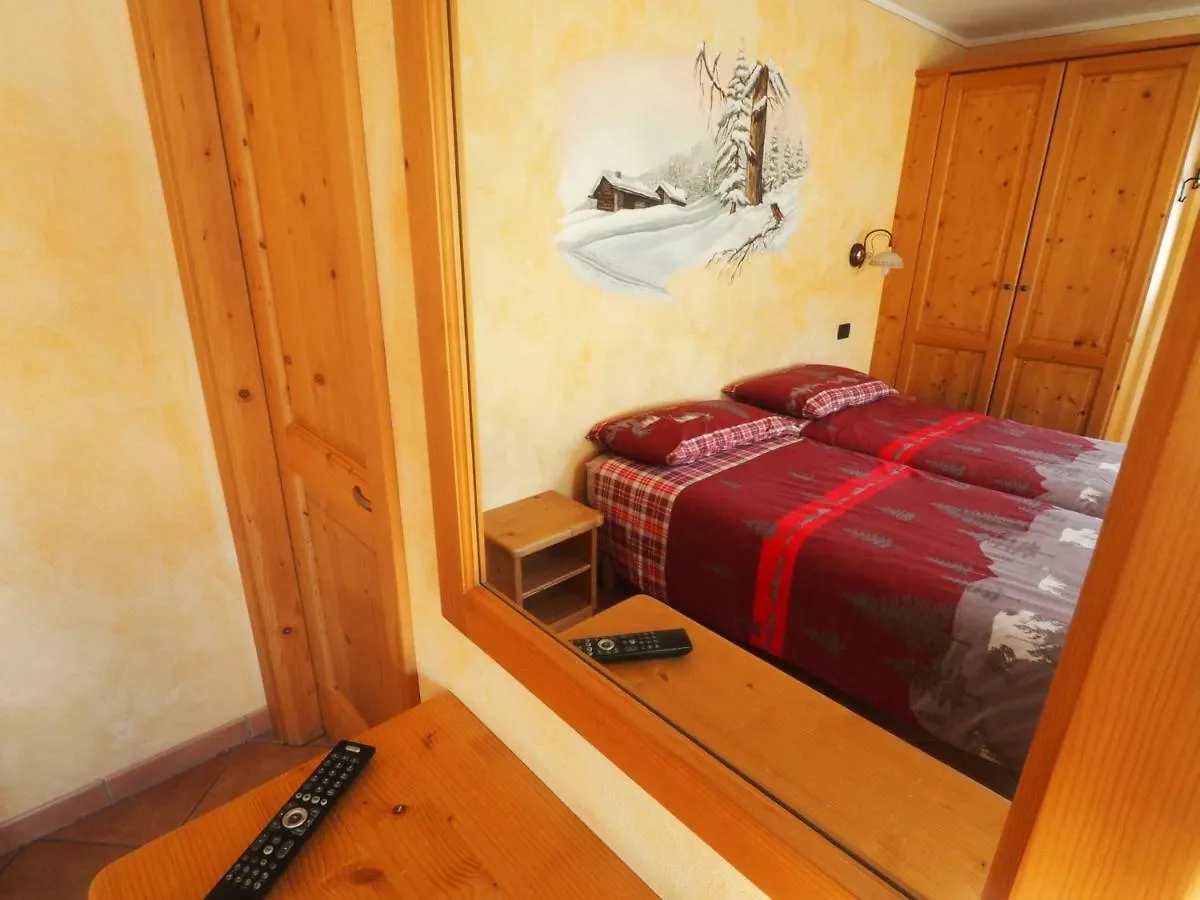 מלון דירות ליביניו La Grolla Rooms & Apartments