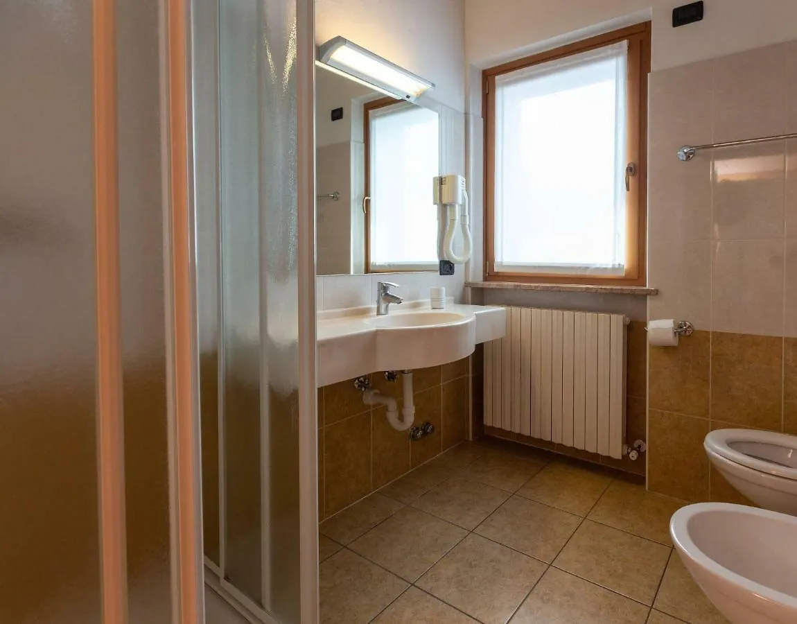 מלון דירות ליביניו La Grolla Rooms & Apartments